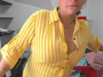 Watch mommy webcam shows. Amazing cute Free Performers.
