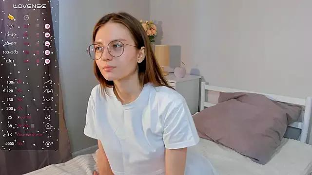 EveBarnes from StripChat is Freechat