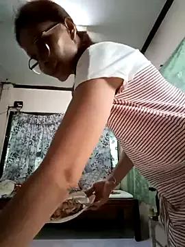 Mama_Eva from StripChat is Freechat