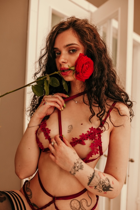 I wonder if her pussy is as fragrant as a rose, I'll love to drink the cream of that rose pussy