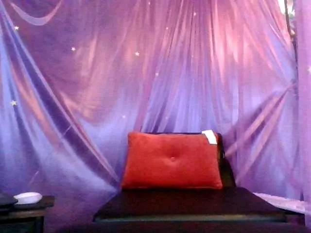 AlluringAli25 from BongaCams