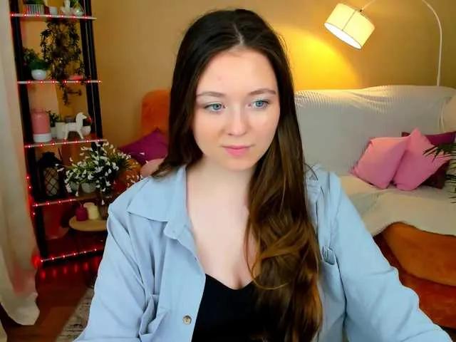 AlluringLookk from BongaCams