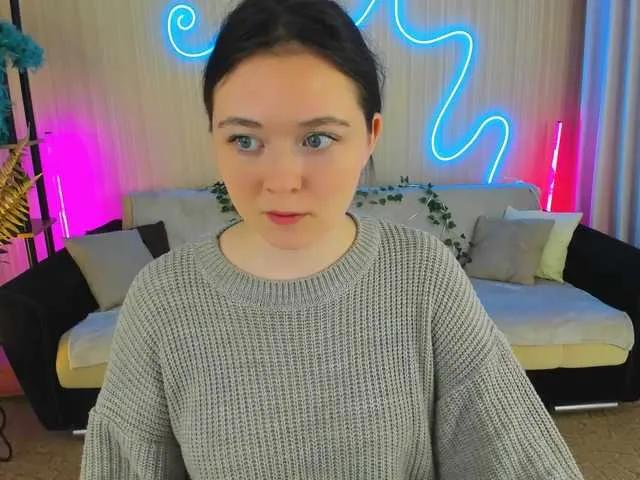 AlluringLookk from BongaCams