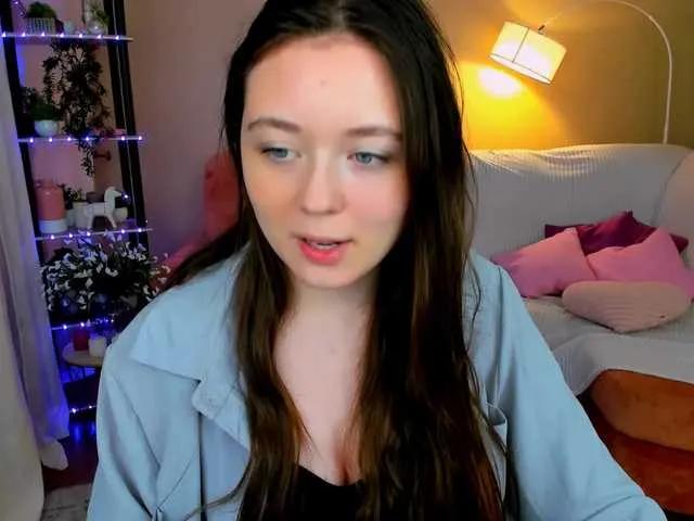 AlluringLookk from BongaCams