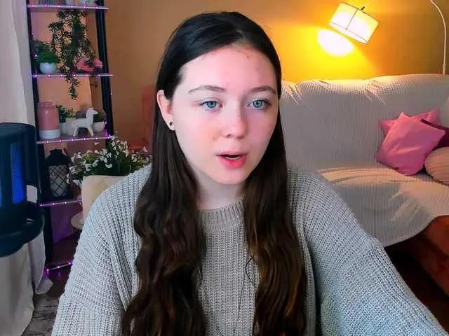 AlluringLookk from BongaCams