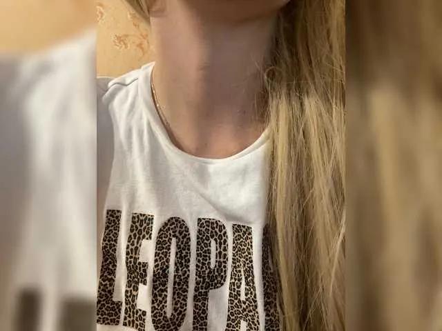 AnnaFlowers from BongaCams