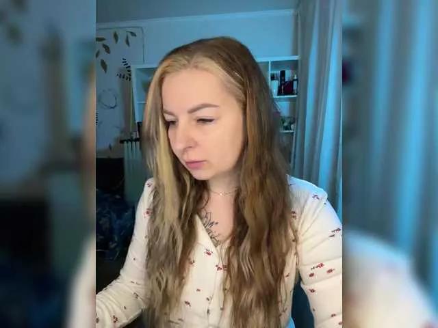 AvalangePear from BongaCams