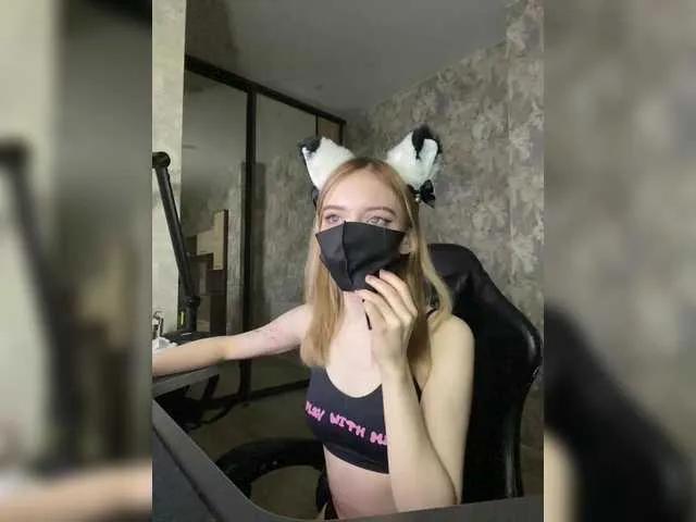 BabyRoro from BongaCams