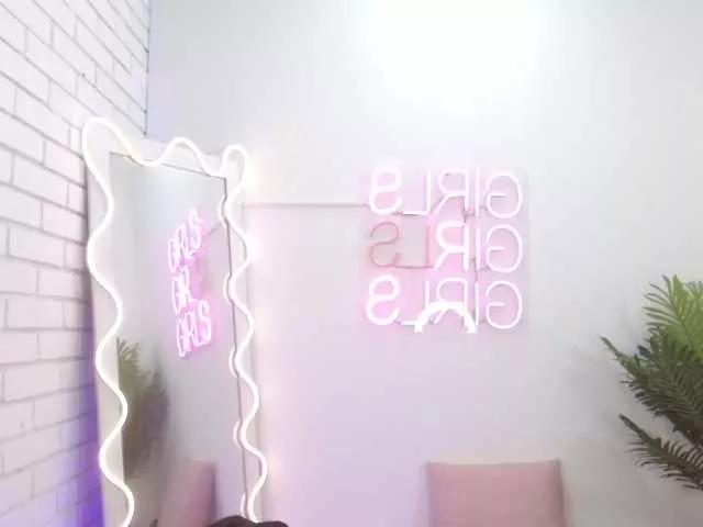 BELLA-TAY from BongaCams