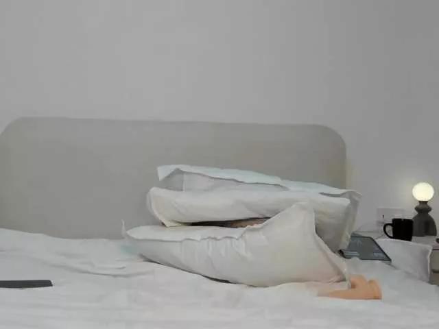 Cinnamon-Lips from BongaCams