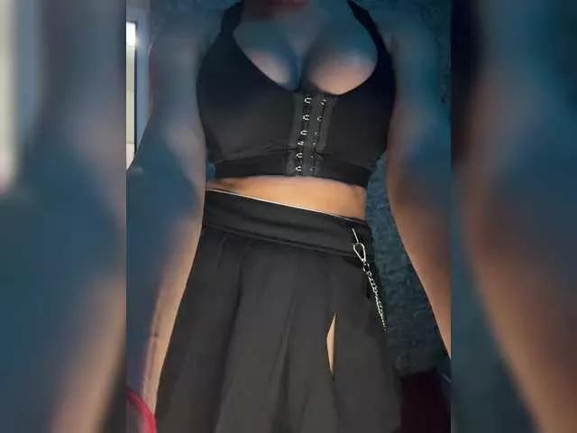 DiamondXx from BongaCams