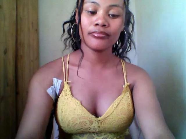 Dilliannah from BongaCams
