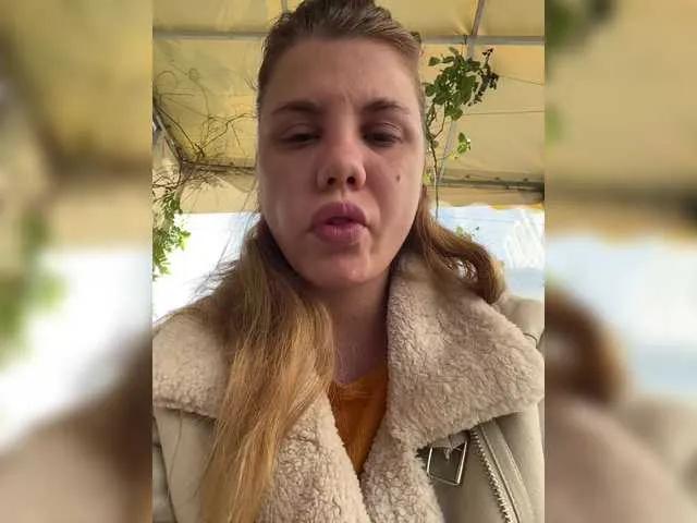 Dollye from BongaCams