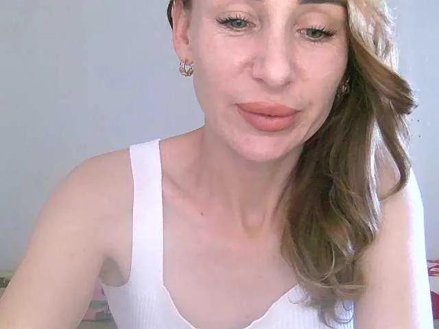 Eeelisss666 from BongaCams