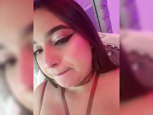 EinnyMure from BongaCams