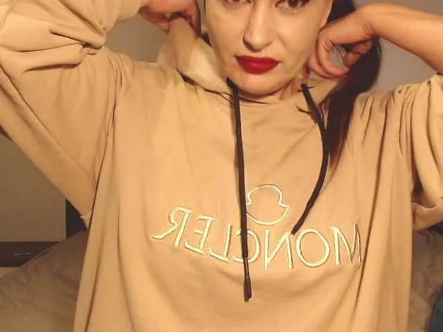 Ellaine from BongaCams