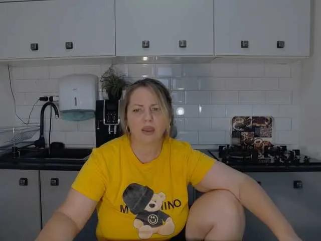 EllaSwan from BongaCams