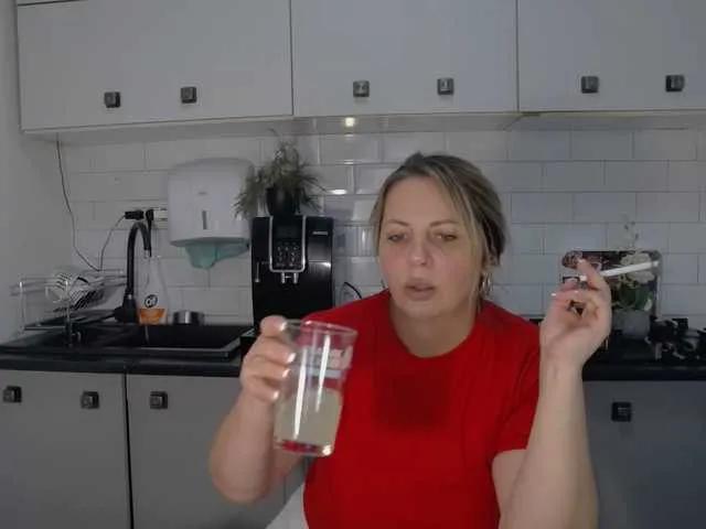 EllaSwan from BongaCams