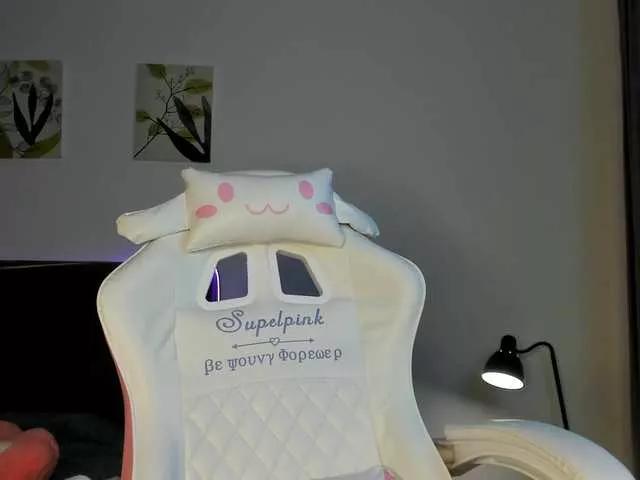 Elliediaz from BongaCams
