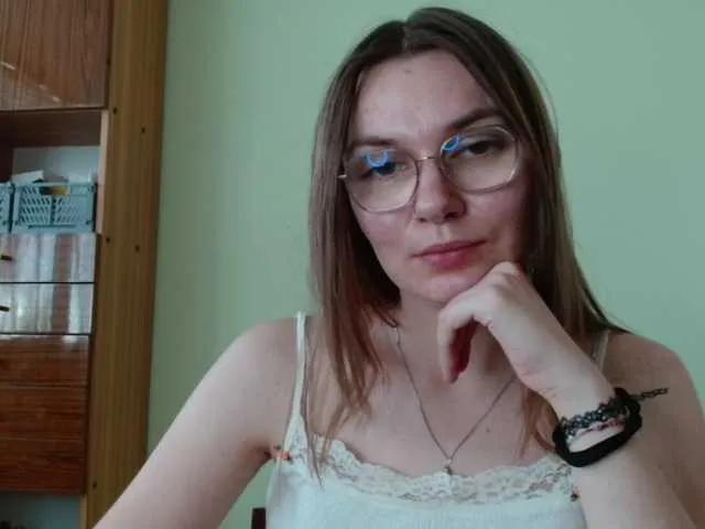 Ellyxcute from BongaCams