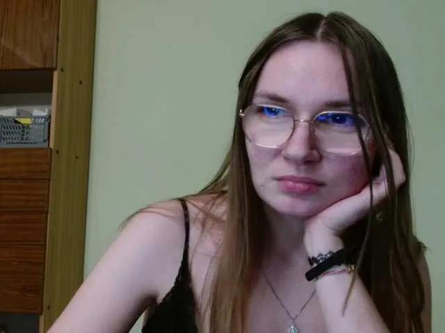 Ellyxcute from BongaCams