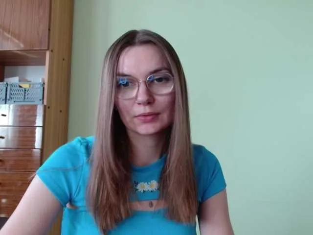 Ellyxcute from BongaCams