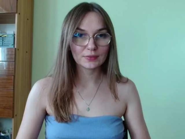 Ellyxcute from BongaCams