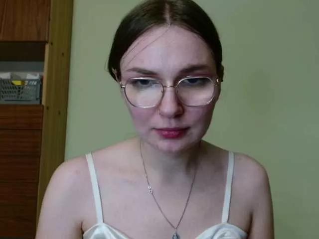 Ellyxcute from BongaCams