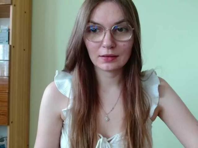 Ellyxcute from BongaCams