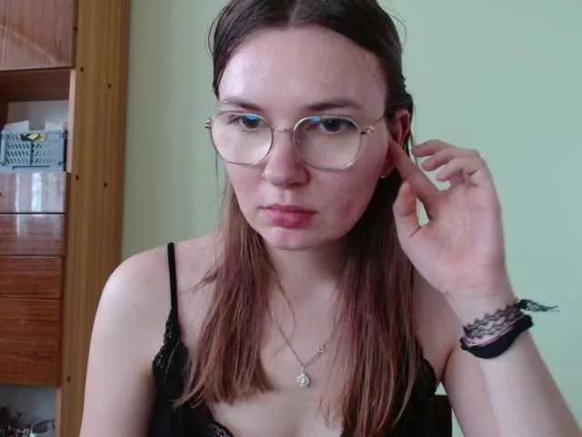 Ellyxcute from BongaCams