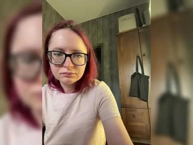 Emma4coy from BongaCams