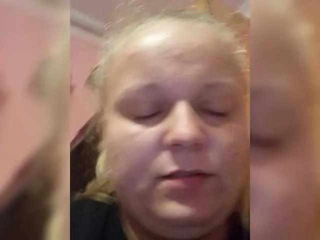 EmmaXlove from BongaCams