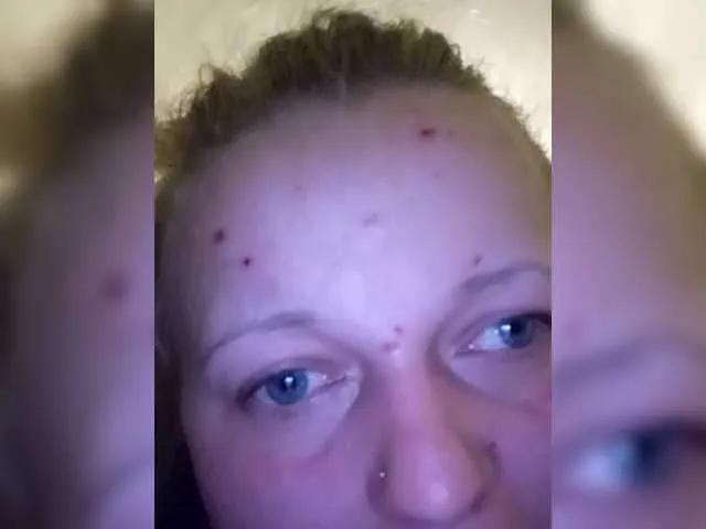 EmmaXlove from BongaCams