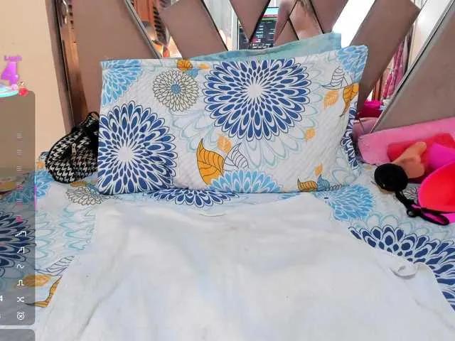 Esmeralda-Oik from BongaCams