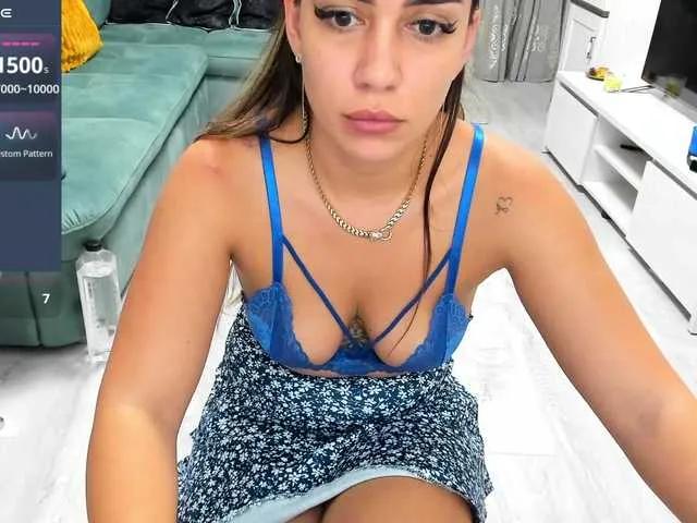 EveeEvian from BongaCams
