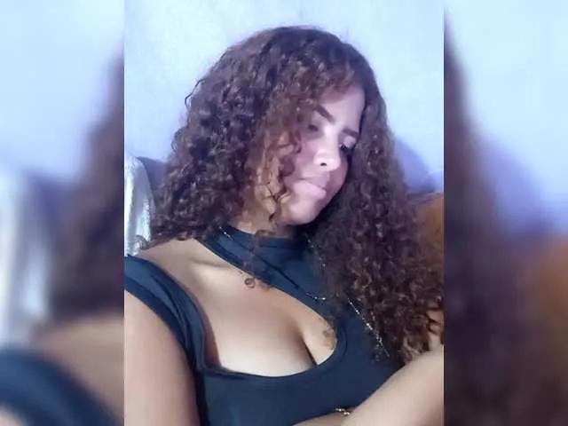 FANNIE22 from BongaCams