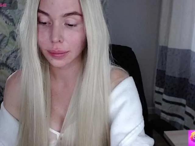 Foxymoxy19 from BongaCams