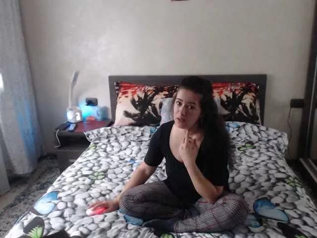 Gldsquirt23 from BongaCams