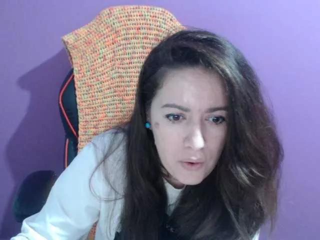 Gldsquirt23 from BongaCams