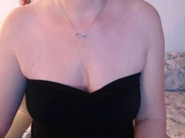 goodSnowQueen from BongaCams