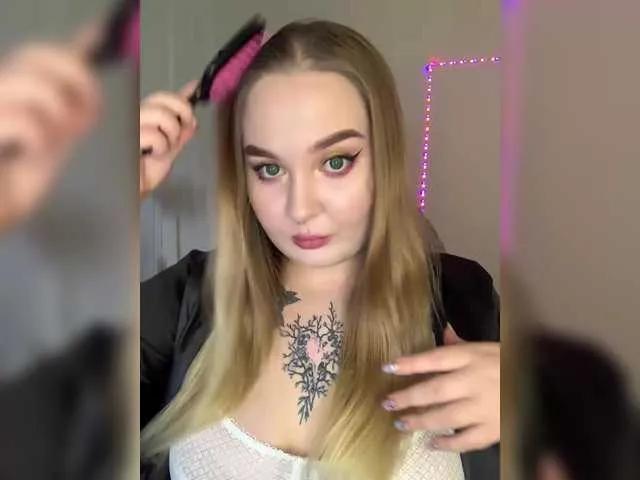Greeenfriends6969 from BongaCams