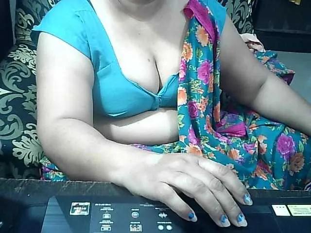 Indianbhabhimilf40 from BongaCams