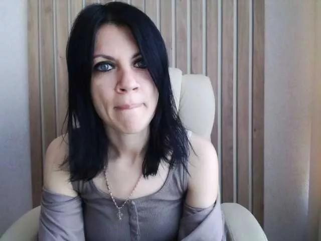 InjaAtHome from BongaCams
