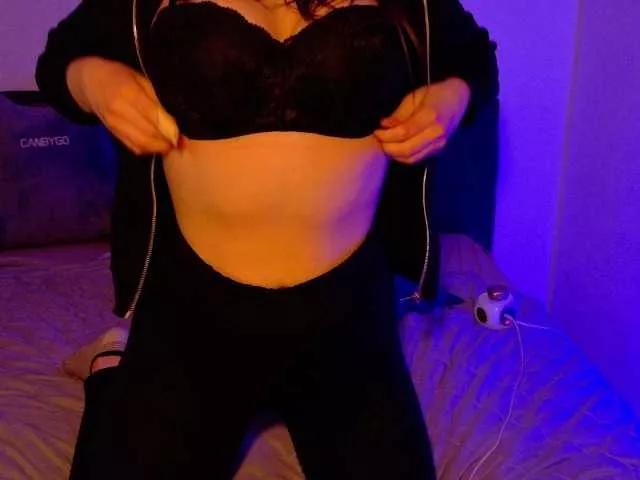 Jennasxy19 from BongaCams