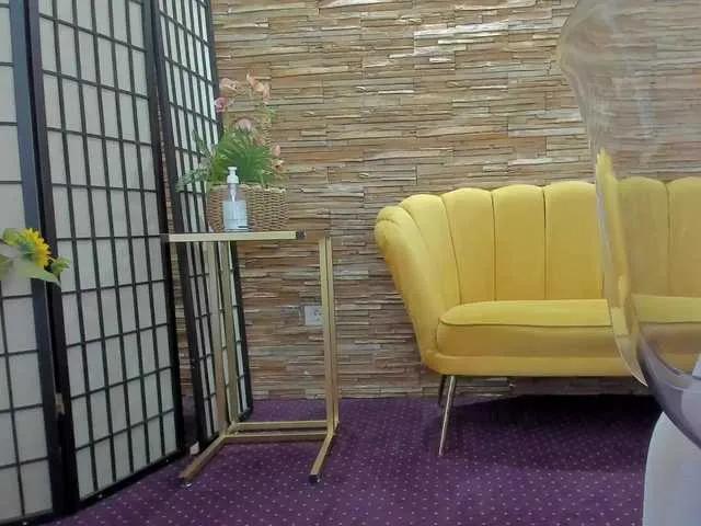 JessyBee from BongaCams