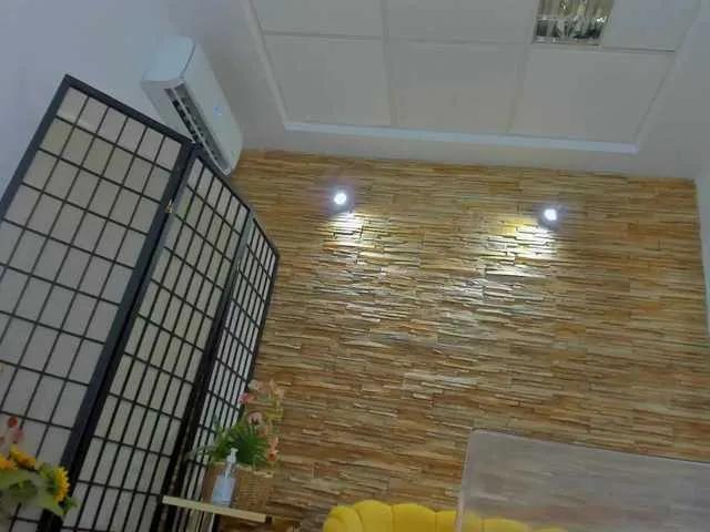 JessyBee from BongaCams