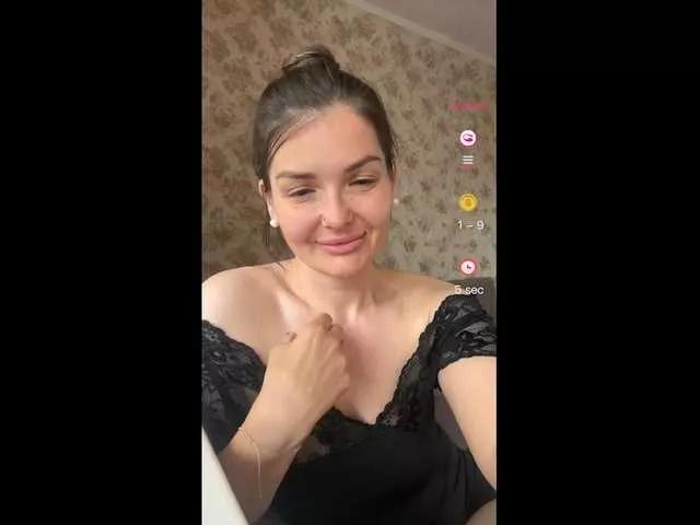 KikiMilf84 from BongaCams