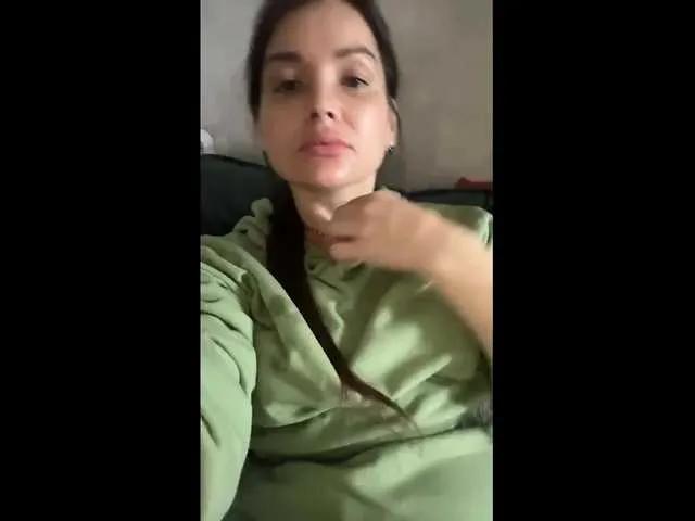 KikiMilf84 from BongaCams