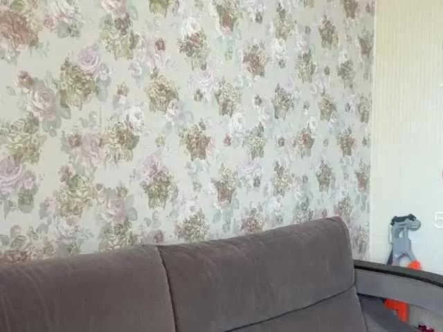 KikiMilf84 from BongaCams