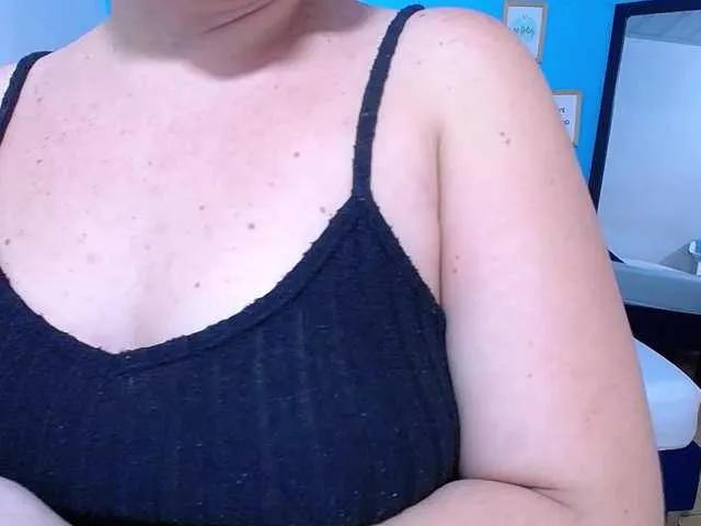 kinky-redhead18 from BongaCams